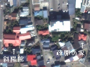 敷地の端から端まで、バスで移動するほどのわけないじゃない