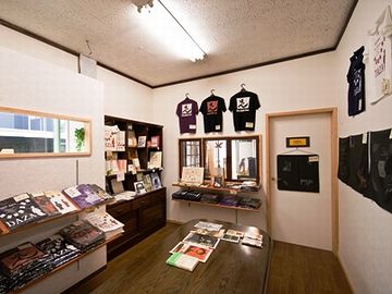 ショップって、早い話、あの人の店よね