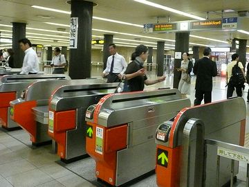 博多駅・地下鉄改札