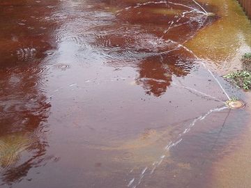 錆の混ざった水が出るから