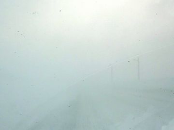 前後左右、上も下も真っ白になる