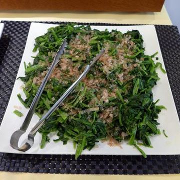 日本的朝食の定番、『ほうれん草のおひたし』です。