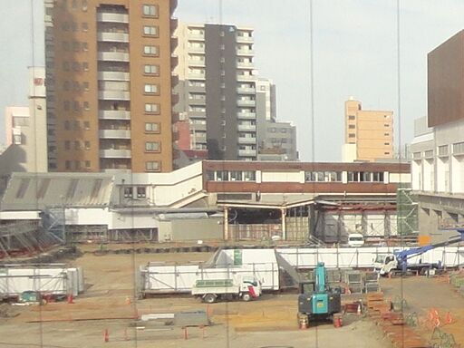 この反対側にも、通路が見えます