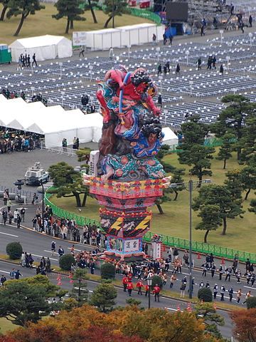 これは、平成21年11月12日、天皇陛下即位20年をお祝いするパレードで披露された立佞武多