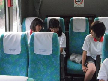心配されると、よけいに気持ち悪くなります。ほっといてと言いたかった。