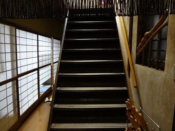 建物の中は、明治期からの遊郭時代のまま