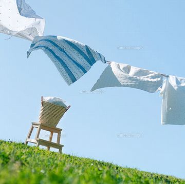 なんで、山の上に衣なんか干すわけ?