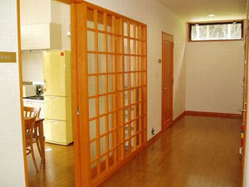 作家や研修生が、長期滞在して作品を製作するために造られたんです