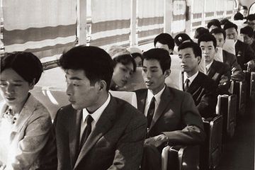 昭和40年代の宮崎。すべて新婚カップルですね。