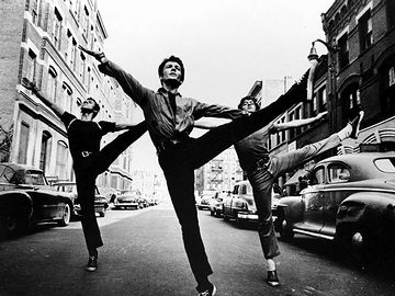 で、見つけた人は喜びのあまり踊りだすことから……