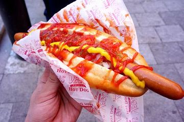 アキハバラドッグ【VEGAS PREMIUM HOT DOG 秋葉原店】。長さ30㎝。