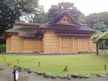 豪農の屋敷めいた造り