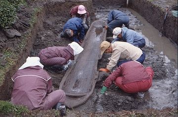福井県『ユリ遺跡(縄文時代)』から出土した丸木舟