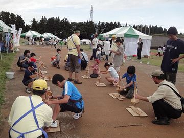体験学習も出来ます。これは、火起こしでしょうか。