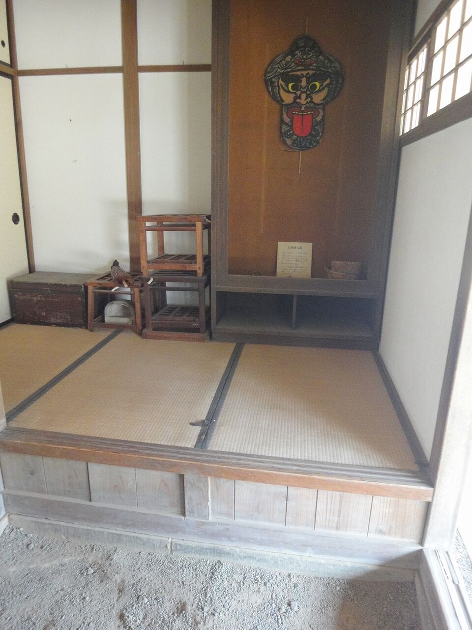 この三畳間は、いわゆる『取次の間』ってやつかな