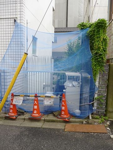 マンションの裏手