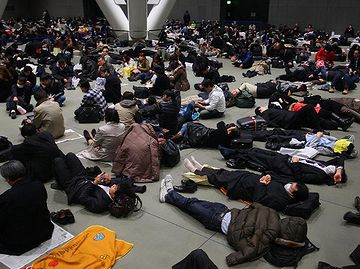 帰宅困難者が溢れかえって