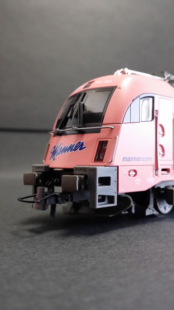 Rocoロコ HOゲージ 鉄道模型(Manner) : かっこいいポーズで Rocoロコ HOゲージ 鉄道模型(Manner) : かっこいいポーズで