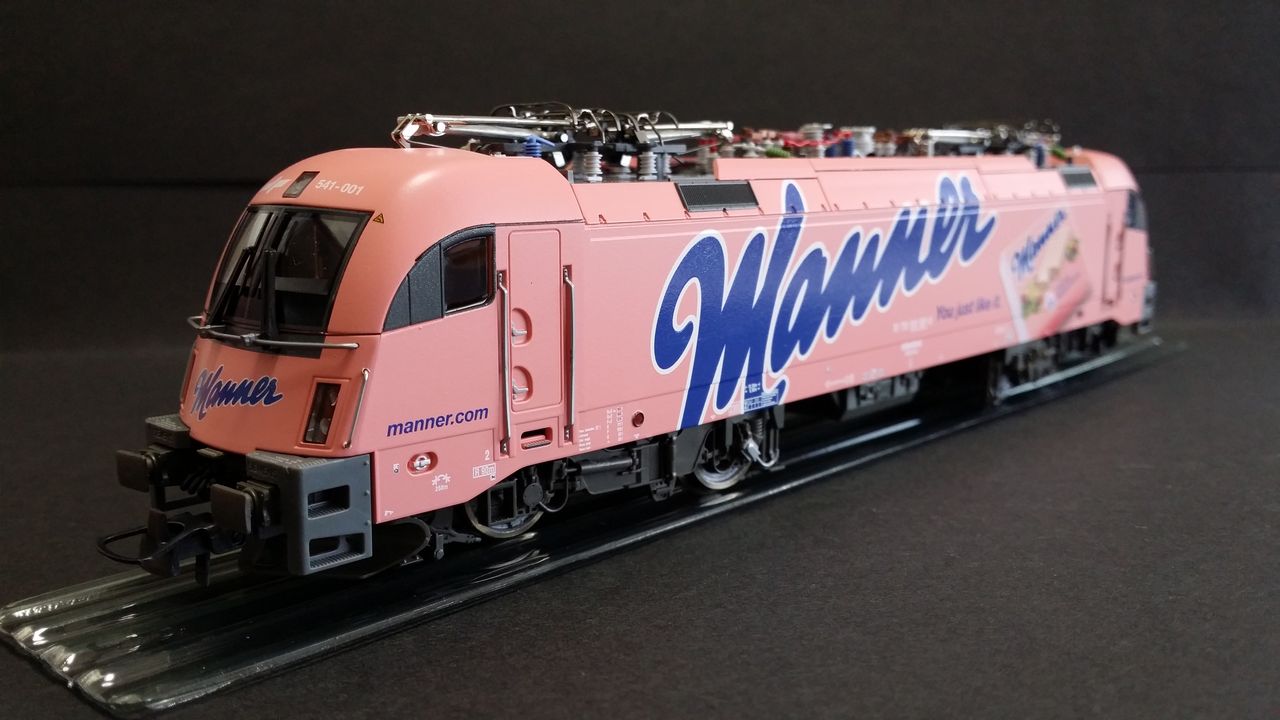 Rocoロコ HOゲージ 鉄道模型(Manner) : かっこいいポーズで Rocoロコ HOゲージ 鉄道模型(Manner) : かっこいいポーズで