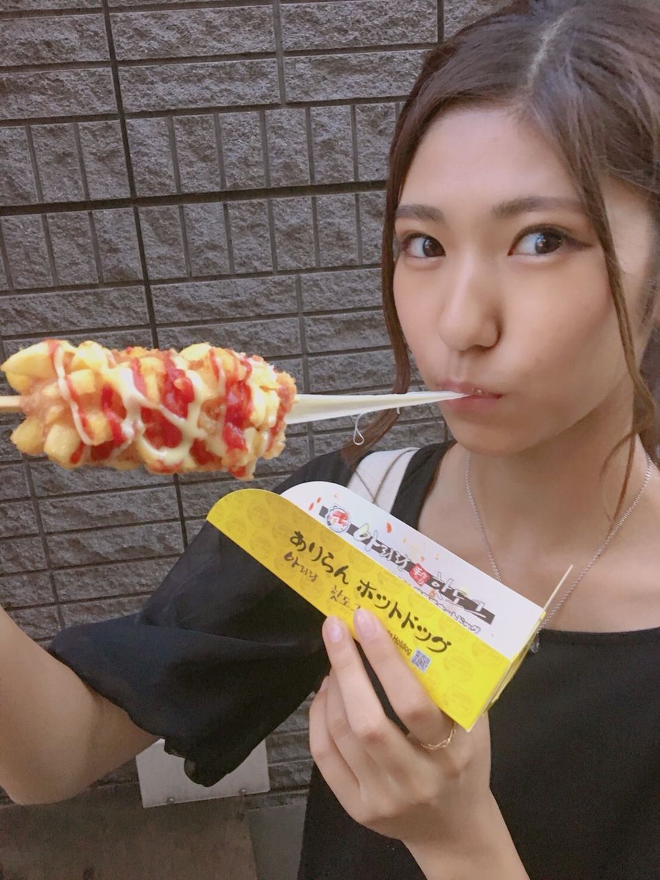 インスタ蠅 チーズドッグ が不味すぎて 一口食べてポイ捨てする奴が続出してしまうwww Miko速報
