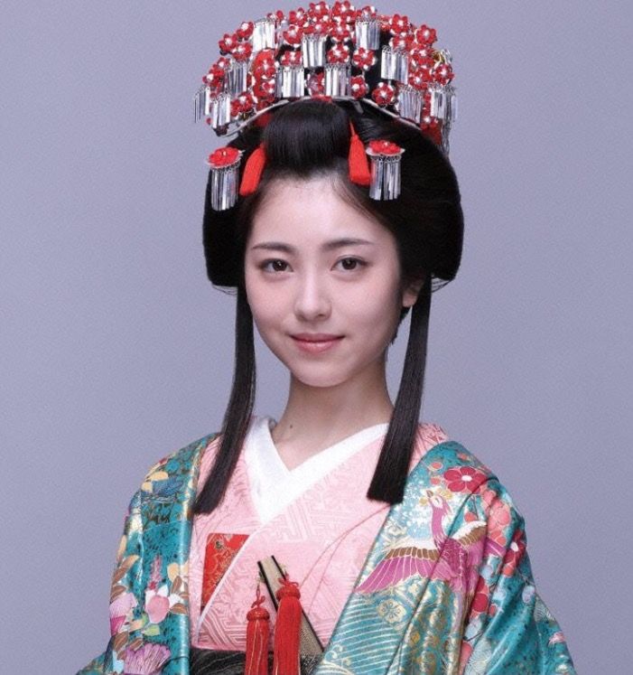 画像 浜辺美波 着物姿での 首が細すぎる と話題に Miko速報 画像 浜辺美波 着物姿での 首が細すぎる と話題に Miko速報
