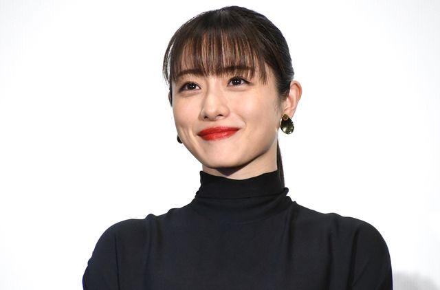 画像 石原さとみ 初のショートヘア 事務所公式インスタに投稿 まとめ職人