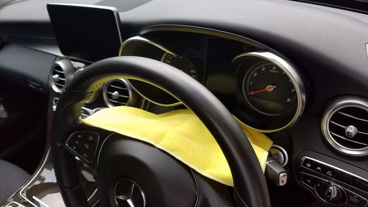 ベンツ ｗ２０５ ｃクラス メーター故障にて中古メーターにて対応 ついでにａｍｇ化も施工 株式会社小田オートの車屋日記