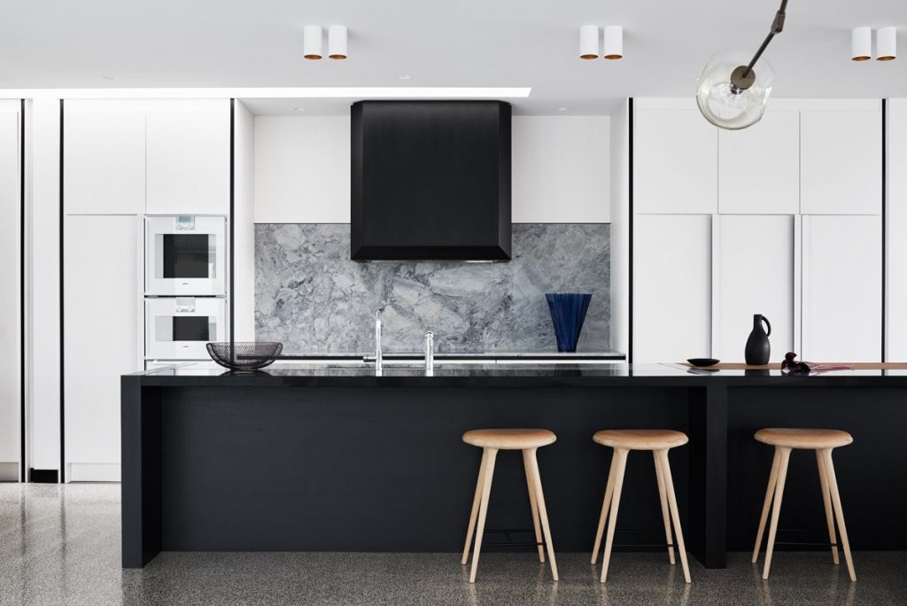 thiết kế nhà bếp đẹp với đá marble.