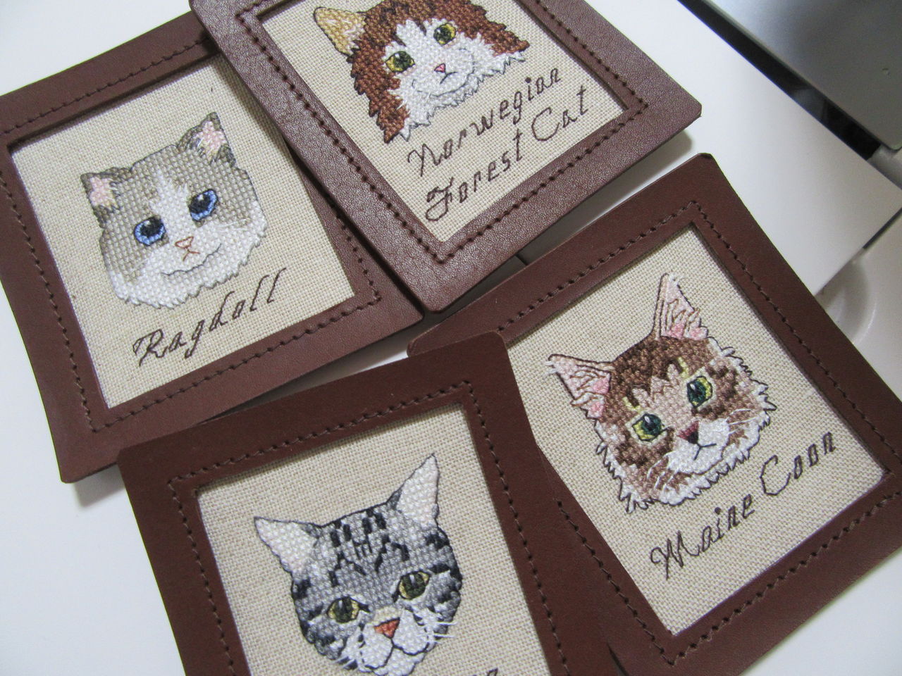 猫の顔刺繍をパネル状にしてみました 動物クロスステッチ みくみくのちくちく