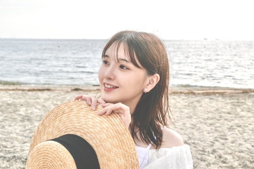 【画像】鬼頭明里さん、白ワンピース＆麦わら帽子姿がエモい