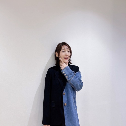 【画像】声優・花澤香菜さんの服、これはあり？