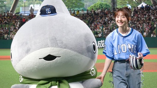 【動画】人気声優・花澤香菜(36)さんの始球式ｗｗｗｗ