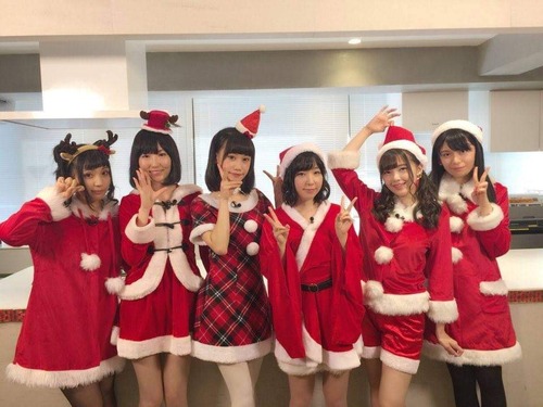 【朗報】声優・鬼頭明里さんのミニスカサンタコスがエチエチすぎるｗ