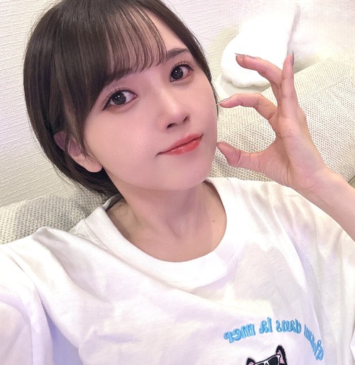 【画像】声優・鬼頭明里さん、近江彼方のまねをする