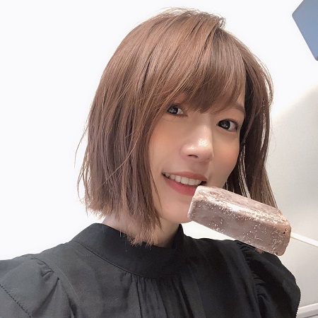 内田真礼さん「アイス食べたい」→4日後の竹達彩奈さん「アイスまいにち食べたい🍨」