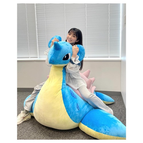 【画像】美人声優さん、大物ポケモンのラプラスに乗るｗｗｗｗ