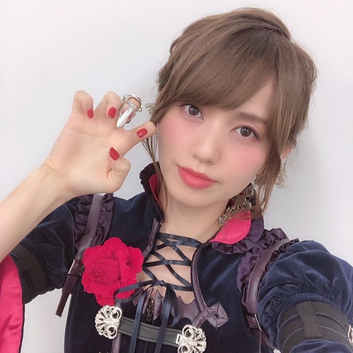 【画像】女性声優さん、40歳近いのにまだアイドル衣装で踊ってしまうｗｗｗｗ