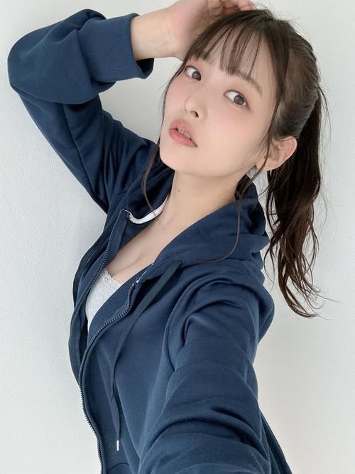 【画像】声優・上坂すみれさん、自撮りで谷間を見せつけてしまう