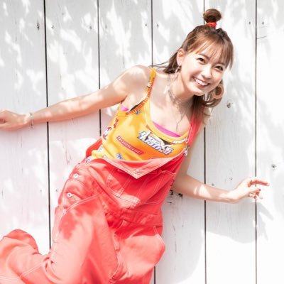【朗報】斉藤朱夏さん、ナチュラルに谷間を見せつけるw