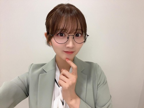 【画像】声優の山根綺さん、またも美しいメガネ姿を披露してしまう