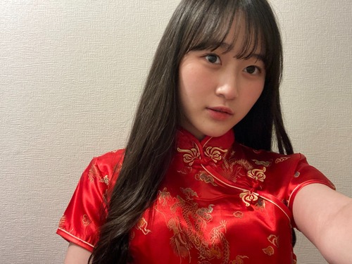 【画像】JK声優の遠藤璃菜さん、チャイナドレスを着てしまう…