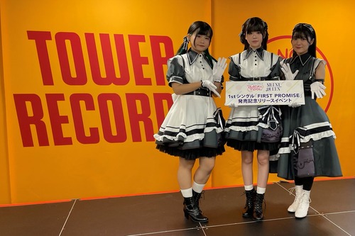 【画像】声優アイドルさん、リリースイベントで目が死んでる……