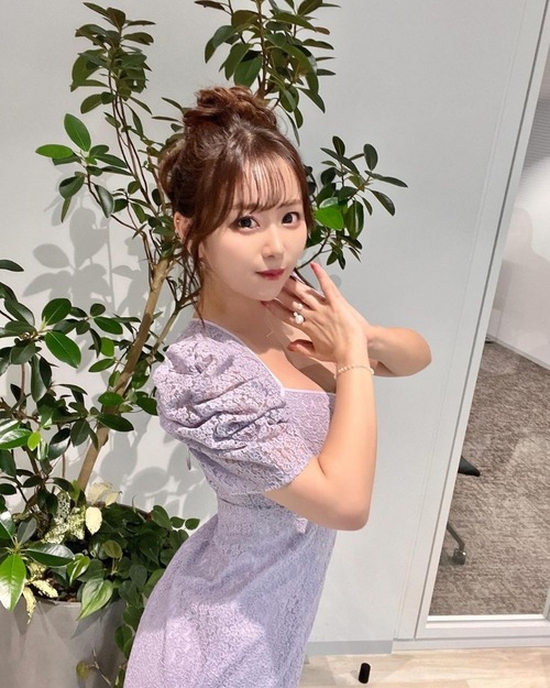 【画像】井口裕香さんの体のラインが強調されたドレス姿ｗｗｗｗ