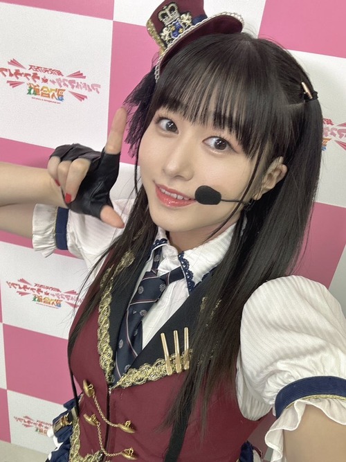 【画像】女性声優さん、胸でサスペンダーを持ち上げてしまう・・・