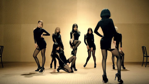 AOA ミニスカート