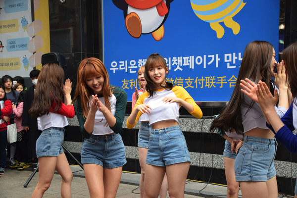 OH MY GIRL 明洞 #11