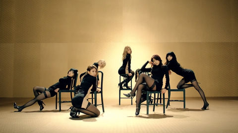 AOA ミニスカート