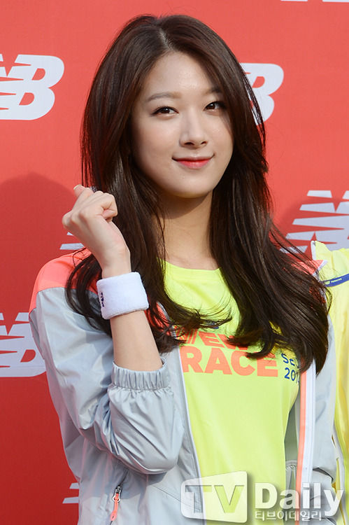 Nine Muses ランニングイベントで走るミナとヘミとキョンリ ぱんちゃぱんちゃ