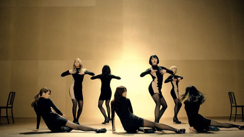 AOA ミニスカート