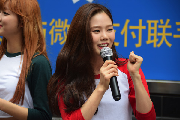 OH MY GIRL 明洞 #4